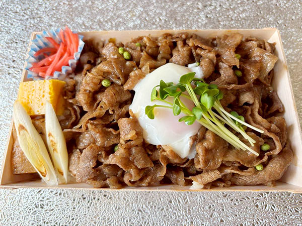 ⿊⽑和⽜特上すき焼き弁当